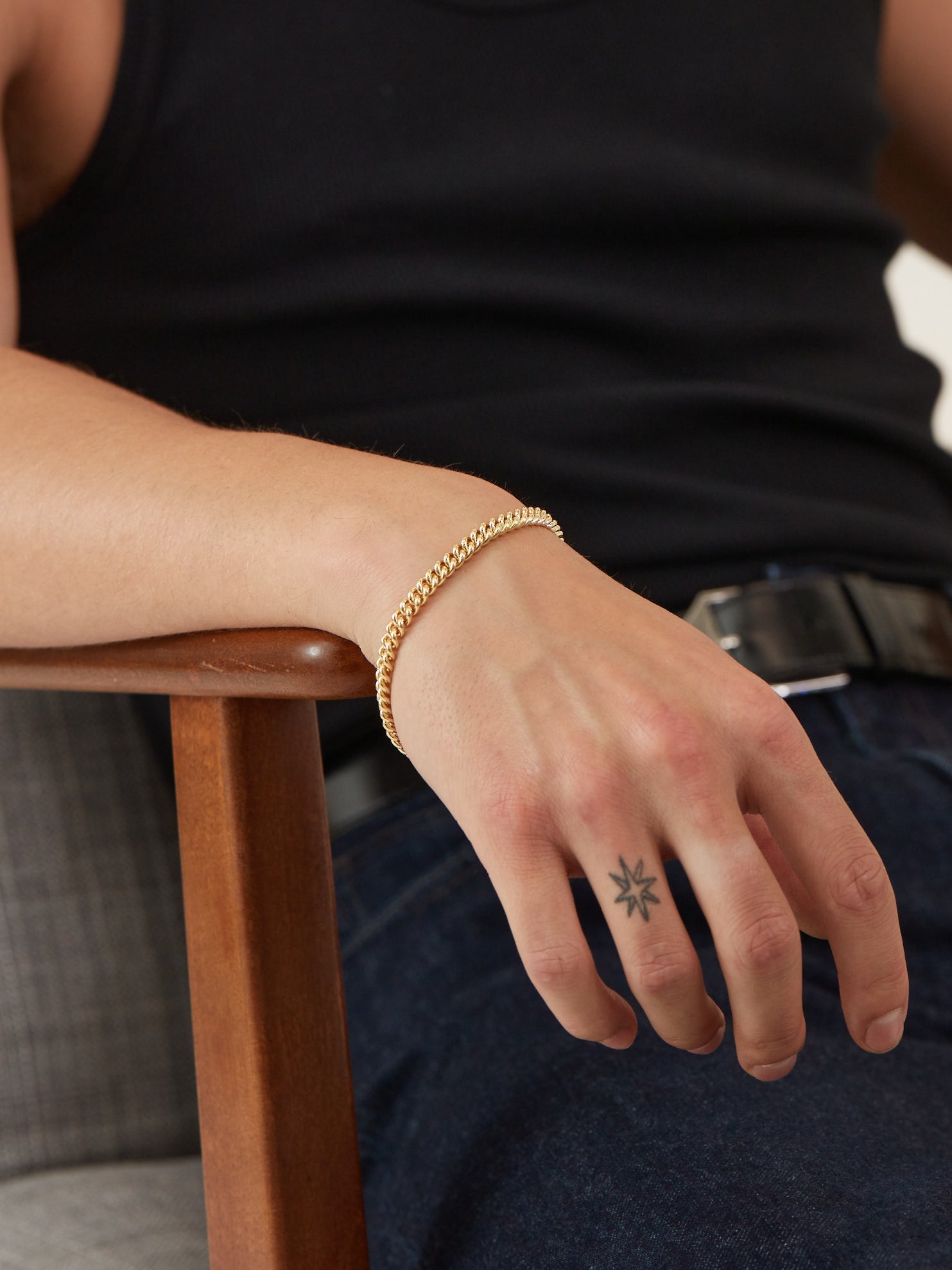 Gold Round Curb Bracelet L