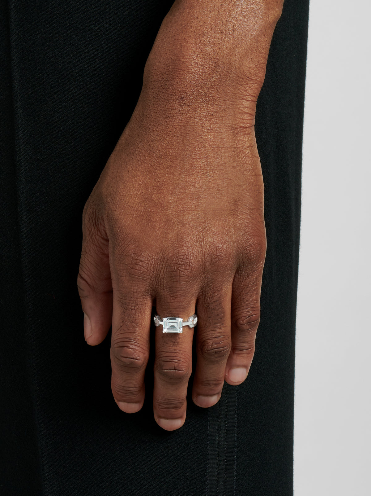 SS23 White Solitaire Chain Ring